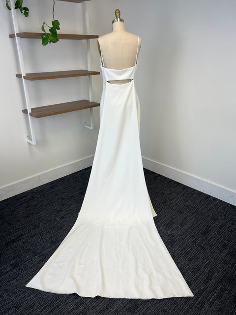 B / Theia Quartz Size 8