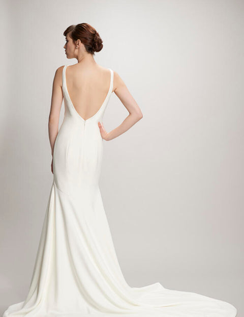 B / Theia Devon Size 12