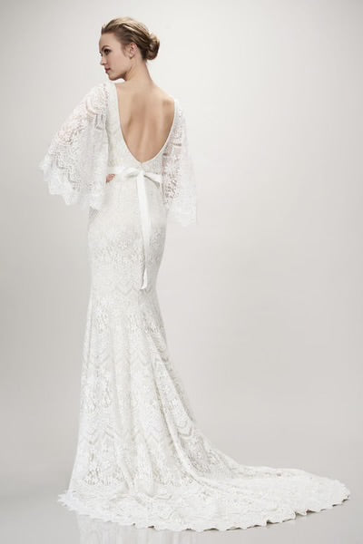 A / Theia Sandy Size 10