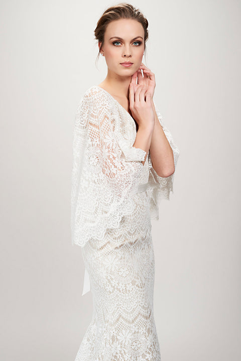 A / Theia Sandy Size 10