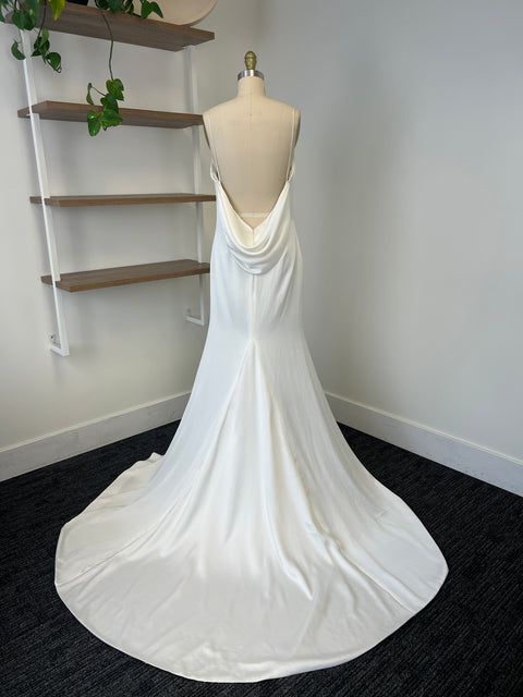 B / Theia Cardamom Size 10