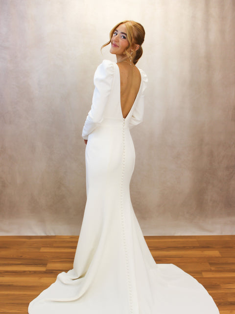 A / Justin Alexander Celine Size 6