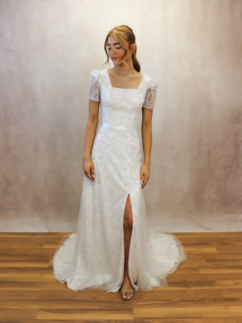 C / Lotus Threads Leaf Size 4