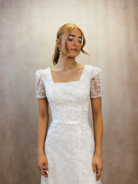 C / Lotus Threads Leaf Size 4