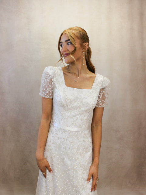 C / Lotus Threads Leaf Size 4