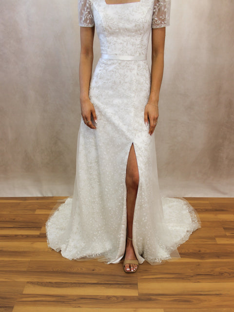 C / Lotus Threads Leaf Size 4