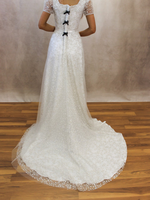 C / Lotus Threads Leaf Size 4