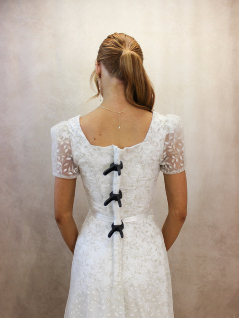 C / Lotus Threads Leaf Size 4