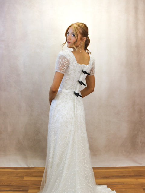 C / Lotus Threads Leaf Size 4