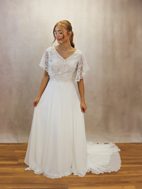 B / Evelyn Bridal Gwyneth Size 2