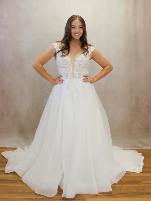 A / Paloma Blanca 4981 Size 12