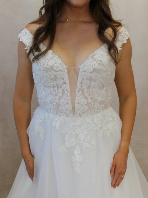 A / Paloma Blanca 4981 Size 12