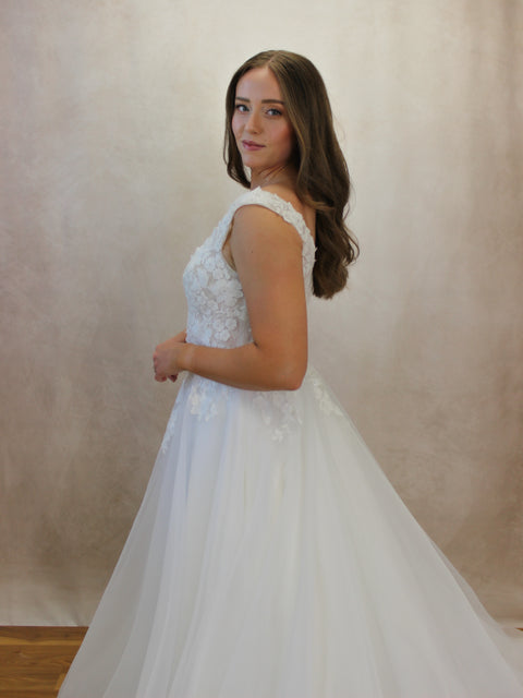 A / Paloma Blanca 4981 Size 12