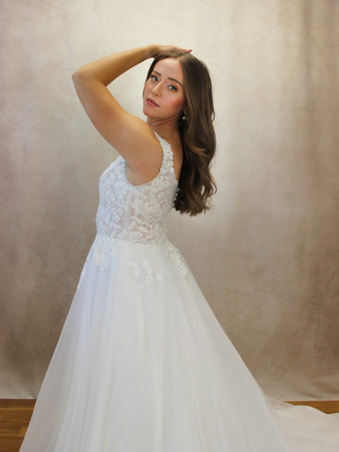A / Paloma Blanca 4981 Size 12