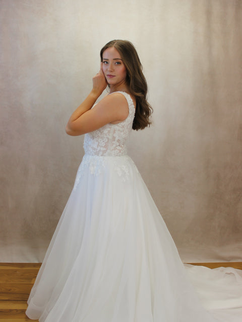A / Paloma Blanca 4981 Size 12