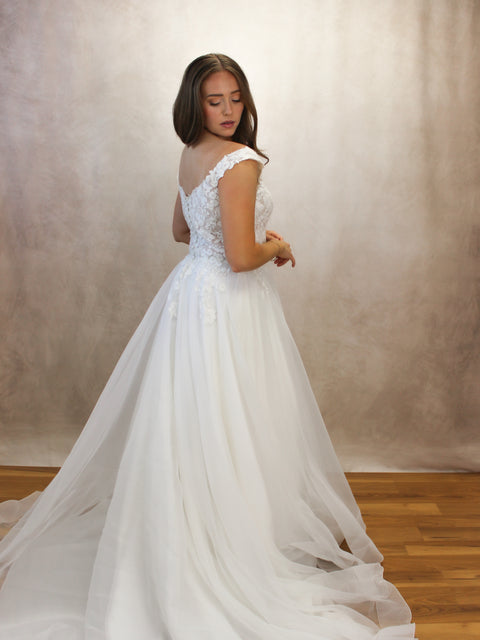 A / Paloma Blanca 4981 Size 12