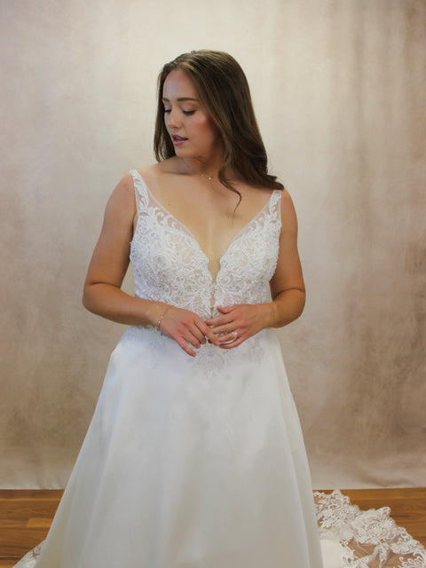 A / Lavish Catherine Size 14