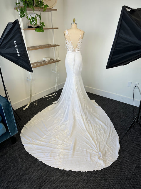 C / Pronovias Vincente Size 8