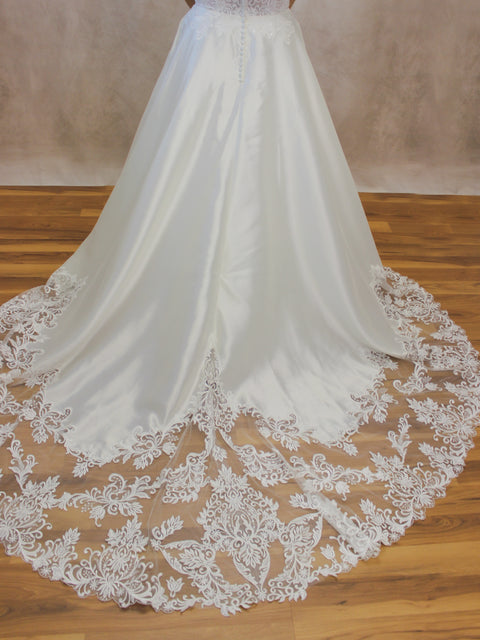 A / Lavish Catherine Size 14