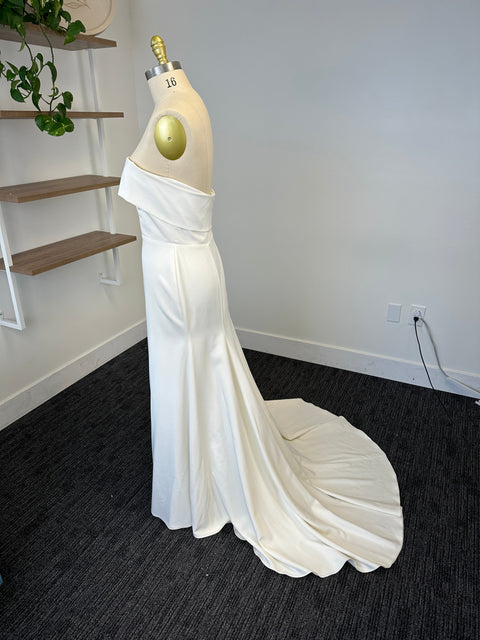 B / Sarah Seven Sauvi Size 20
