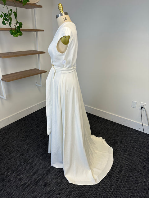 B / Sarah Seven Dolce Size 16
