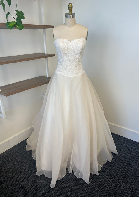 B / White One Sidney Size 12