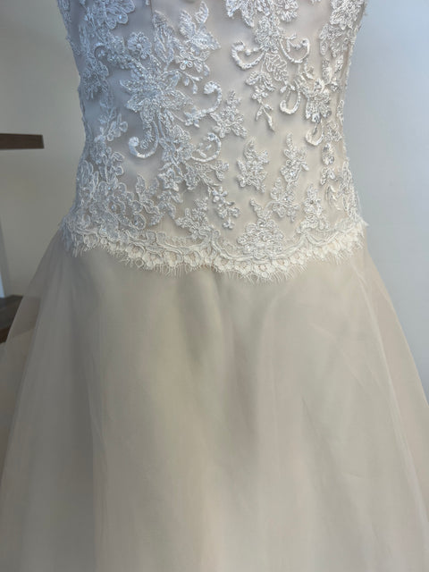 B / White One Sidney Size 12
