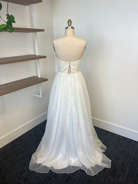B / Sarah Seven Washington Size 4