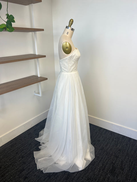 B / Sarah Seven Washington Size 4