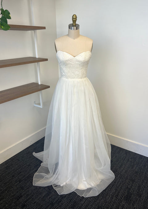 B / Sarah Seven Washington Size 4