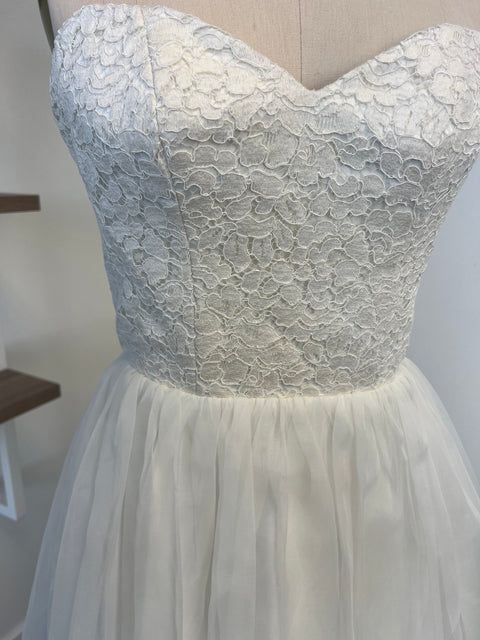 B / Sarah Seven Washington Size 4