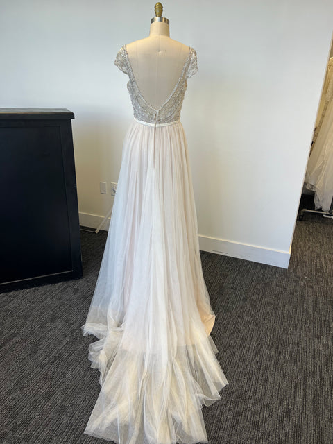 B / Stella York Elsa Size 10