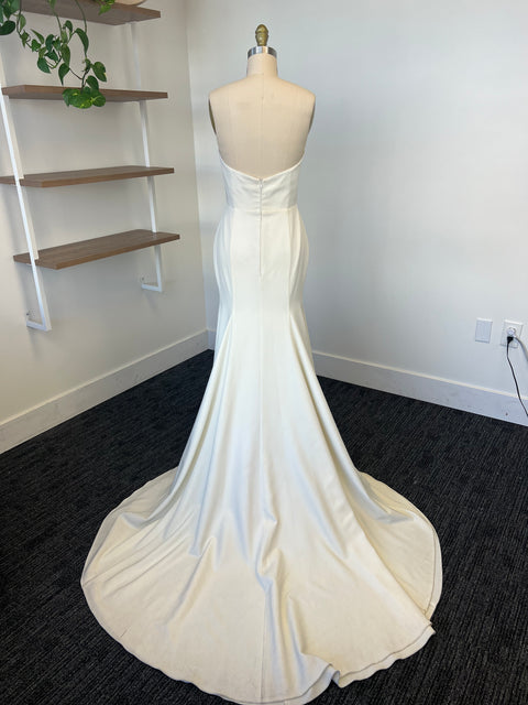 B / Sarah Seven Vivianna Size 8