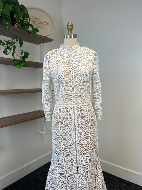 B / Sarah Seven Cabana Size 8