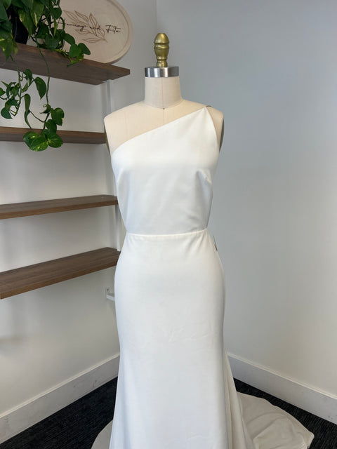 B / Sarah Seven Cindi Size 8