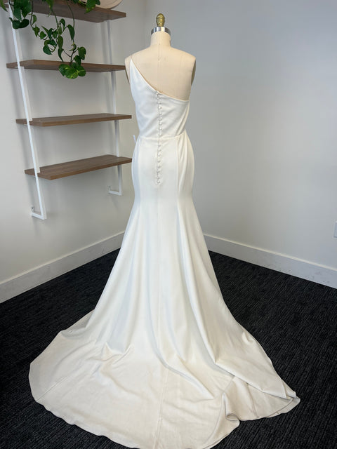 B / Sarah Seven Cindi Size 8