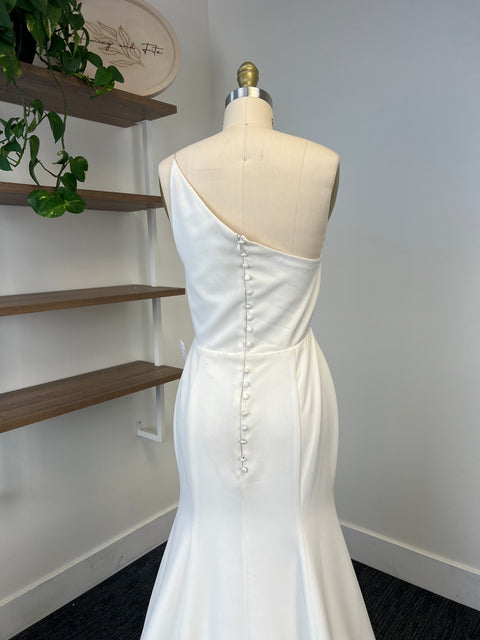 B / Sarah Seven Cindi Size 8