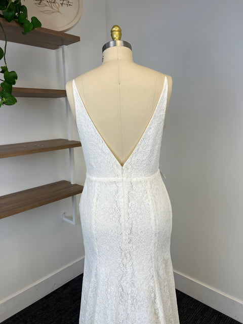 B / Sarah Seven Monica Size 14