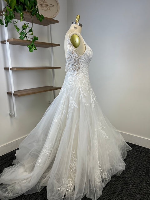 A / Martin Thornburg 220275 Size 14