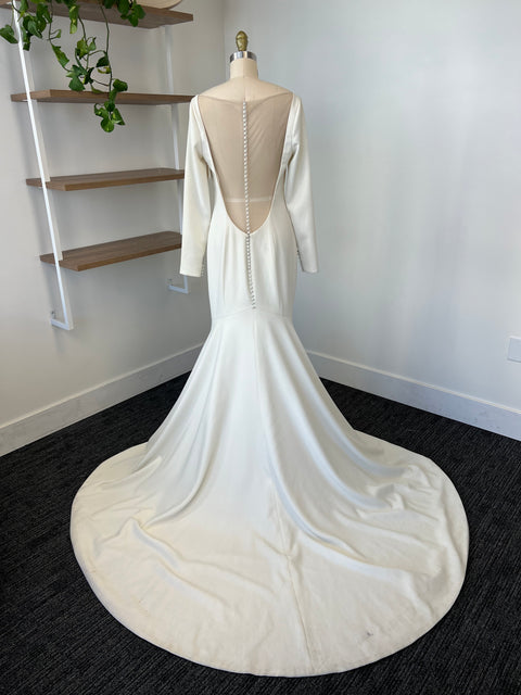 B / Theia Flora Size 8