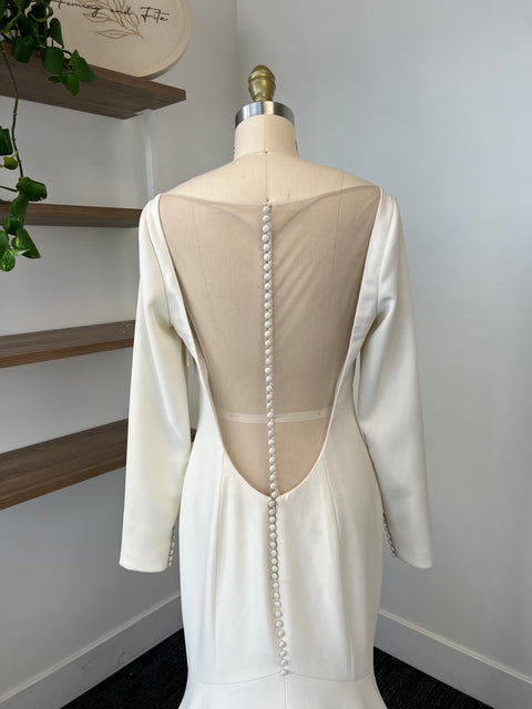 B / Theia Flora Size 8
