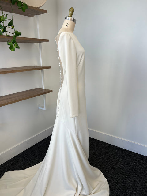 B / Theia Flora Size 8