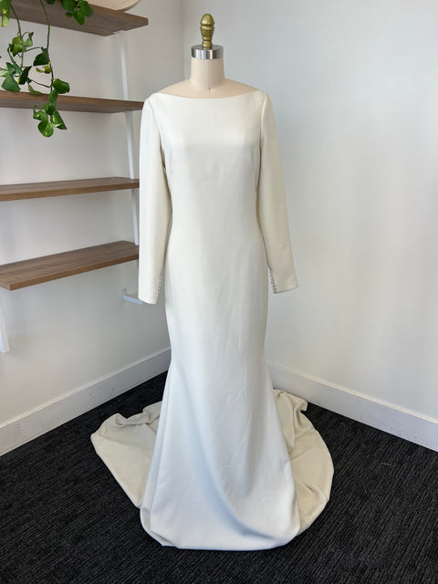 B / Theia Flora Size 8