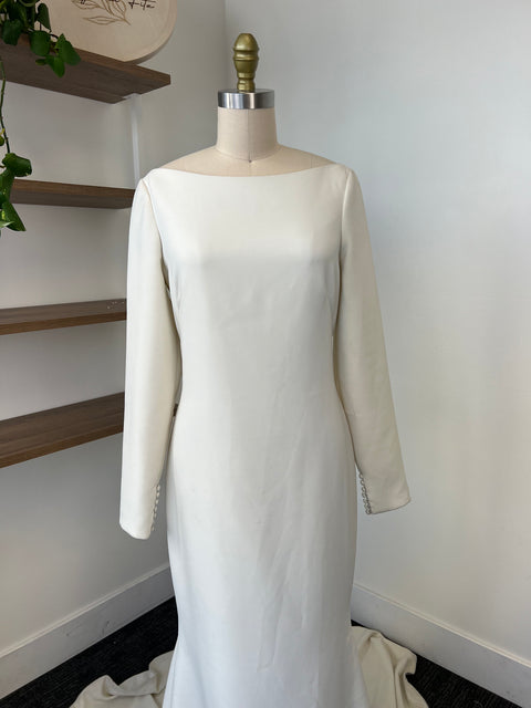 B / Theia Flora Size 8