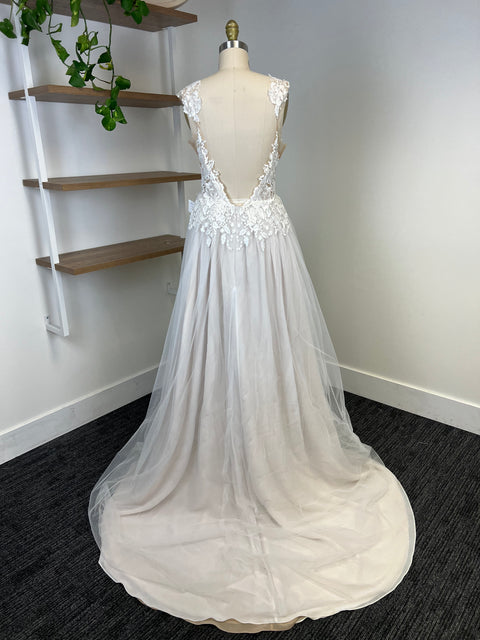 C / Desiree Hartsock Flora Size 8