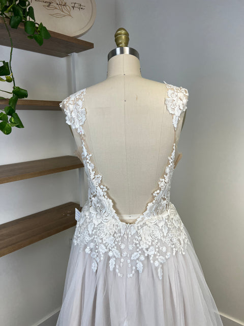 C / Desiree Hartsock Flora Size 8