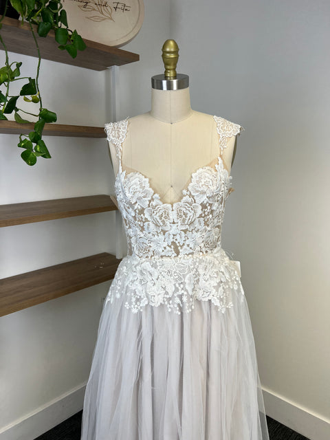 C / Desiree Hartsock Flora Size 8