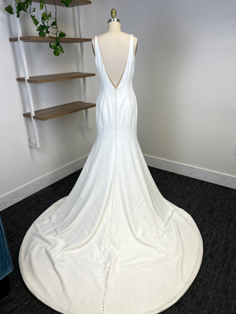 B / Theia Lynda Size 8