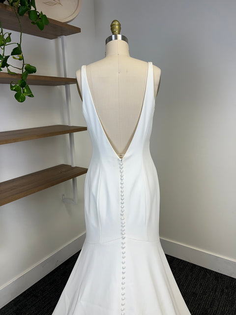 B / Theia Lynda Size 8