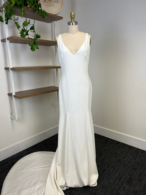 B / Theia Lynda Size 8